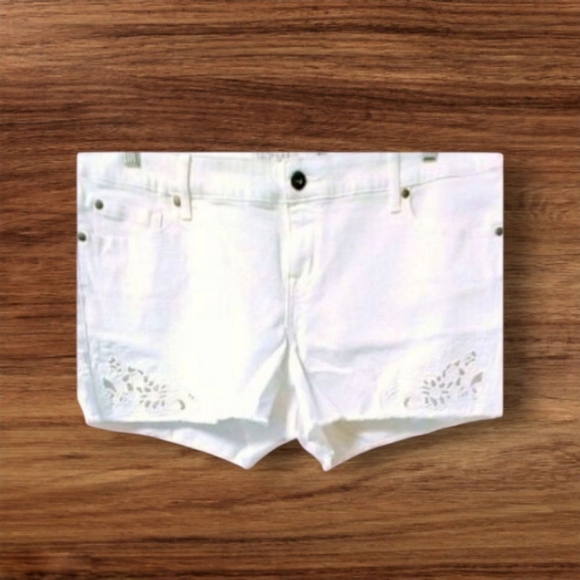 Torrid Plus Size 3.5” Short White With Laser Embroidery Denimb Shorts Size 16 - Picture 1 of 11